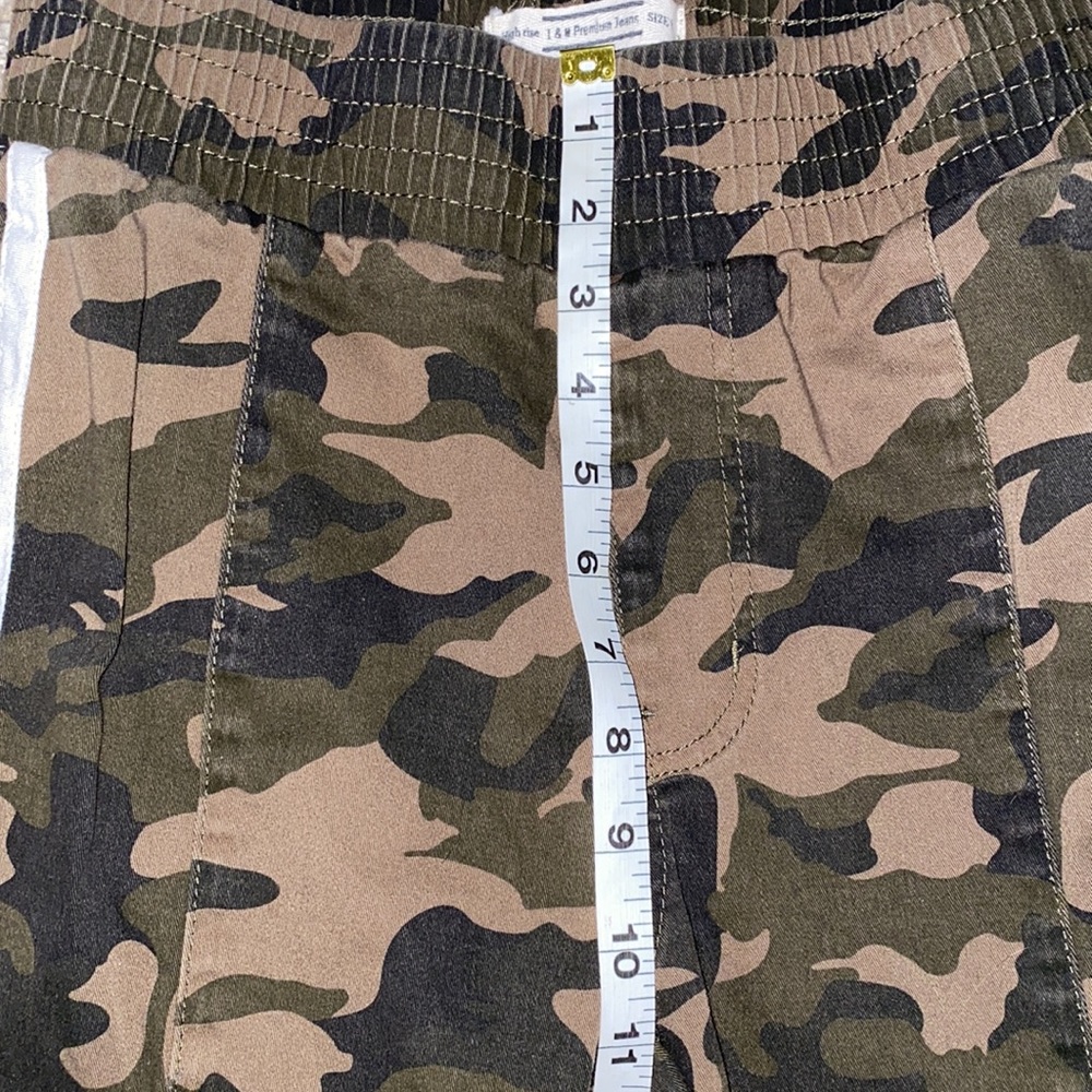 High Rise Camo Joggers - Picture 6 of 10